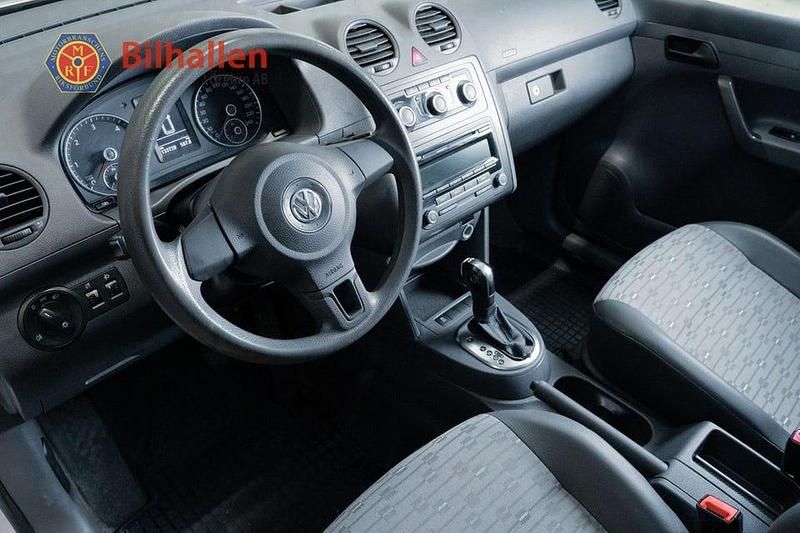 Begagnad VW Caddy 102 HK (75 kW) 2012 Vit Minibuss