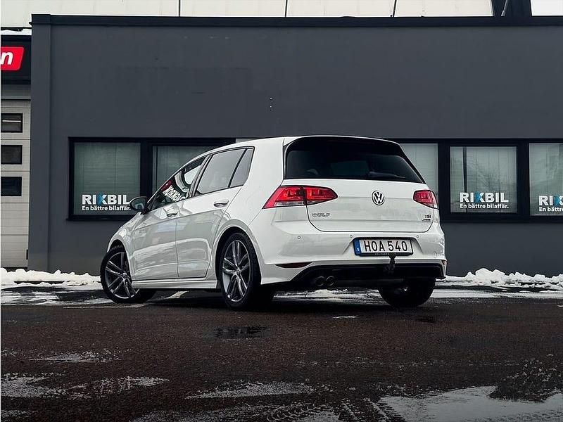 Begagnad VW Golf VII R-line 140 HK (102 kW) 2015 Vit