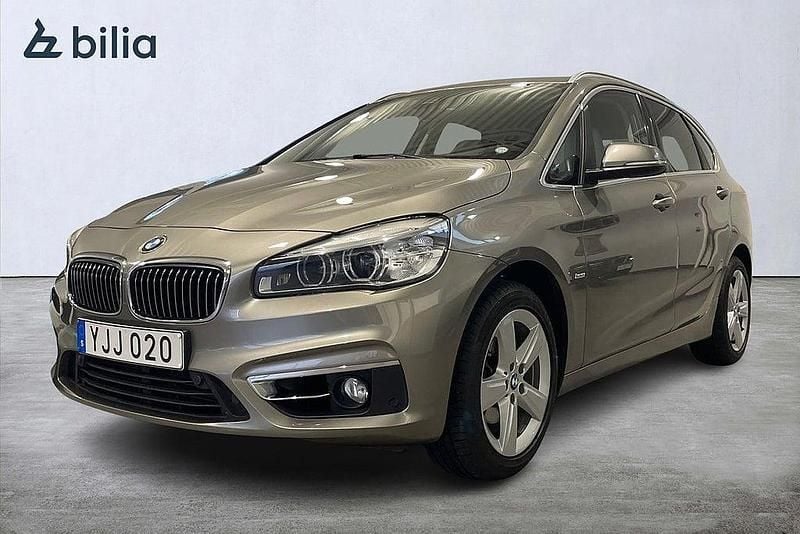 Silver Begagnad 2016 BMW 218 Active Tourer Luxury Line Minibuss | 174 900 kr (Marknadspris) - Bild 1/4