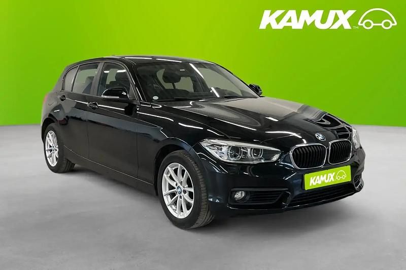 Svart Begagnad 2015 BMW 118 Advantage Halvkombi | 139 800 kr (Marknadspris) - Bild 1/4