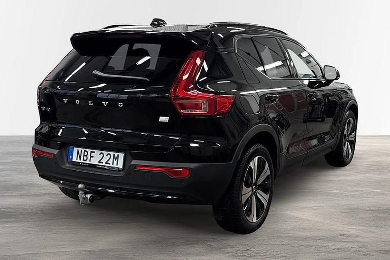 Begagnad Volvo XC40 Plus 214 HK (157 kW) 2023 Svart SUV