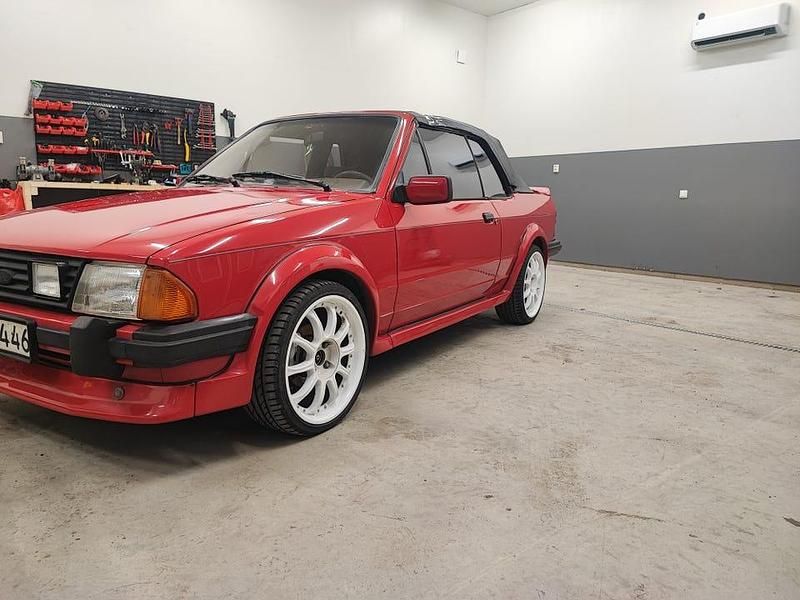 Begagnad 1984 Ford Escort Cabriolet Cab | 25 000 kr - Bild 1/4