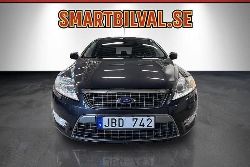 Begagnad Ford Mondeo Titanium 140 HK (102 kW) 2010 Grå Halvkombi