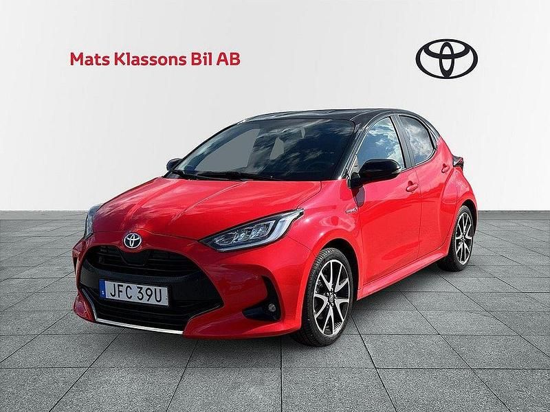 Svart Begagnad 2021 Toyota Yaris Hybrid Edition Halvkombi | 239 000 kr (Lite dyr) - Bild 1/4