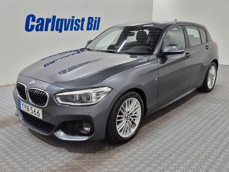 Grå (mineralgrå metallic) Begagnad 2019 BMW 118 M Sport Halvkombi | 189 000 kr (Marknadspris) - Bild 1/4