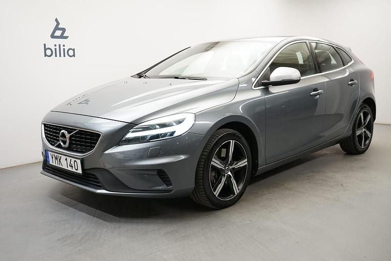Grå Begagnad 2017 Volvo V40 R-Design Kombi | 209 900 kr (Marknadspris) - Bild 1/3