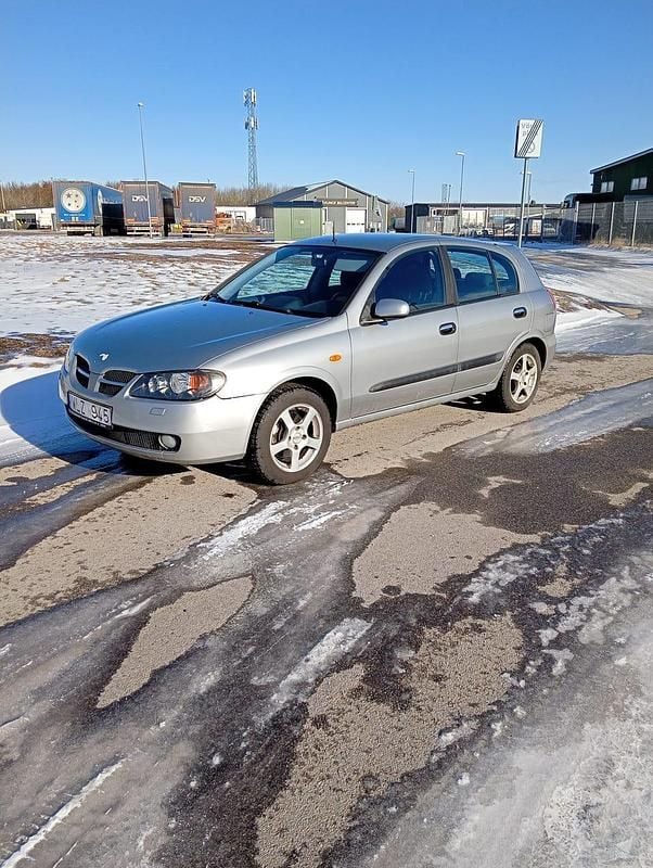 Begagnad Nissan Almera 116 HK (85 kW) 2005 Silver