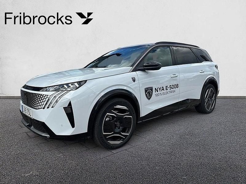 Vit (vit okenite) Begagnad 2024 Peugeot e-5008 Allure SUV | 509 800 kr (Marknadspris) - Bild 1/4