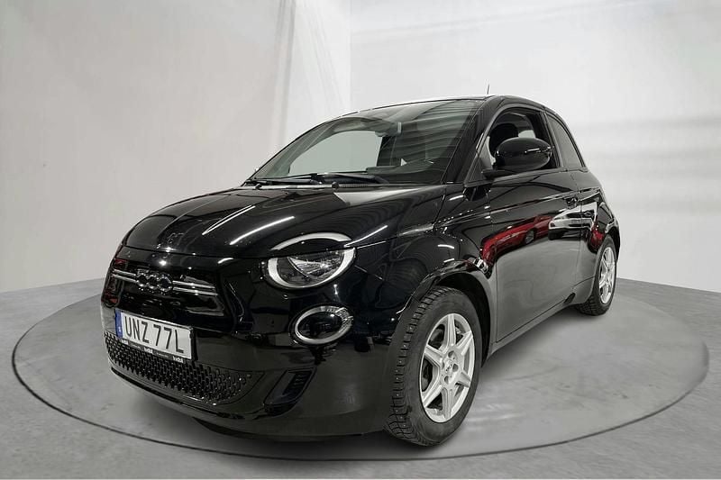 Svart Begagnad 2021 Fiat 500e Passion | 149 000 kr (Marknadspris) - Bild 1/4