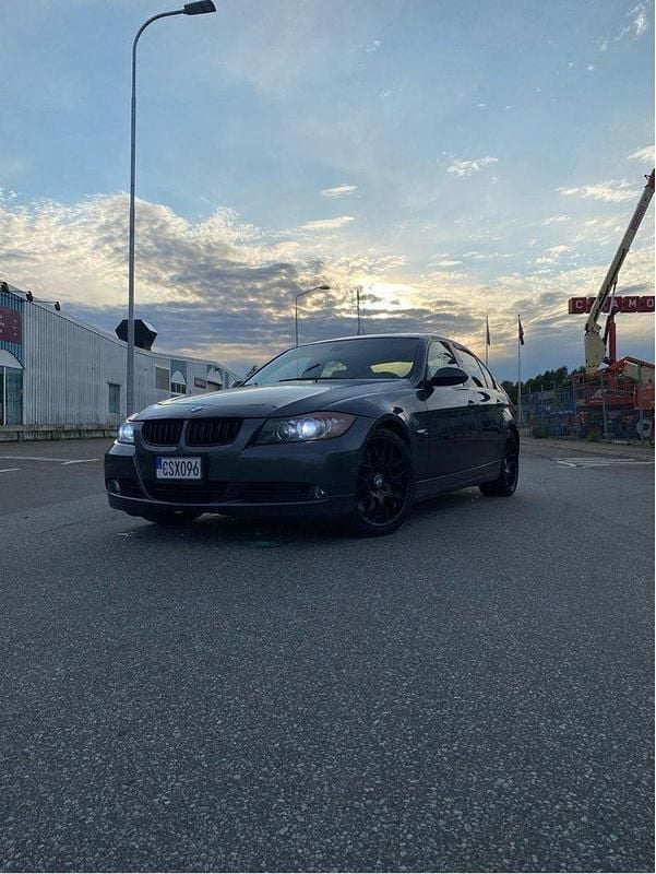 Grå Begagnad 2007 BMW 335 M Sport Sedan | 149 900 kr (Bra pris) - Bild 1/4