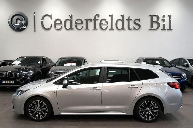 Silver Begagnad 2019 Toyota Corolla Style Kombi | 229 900 kr (Bra pris) - Bild 1/4