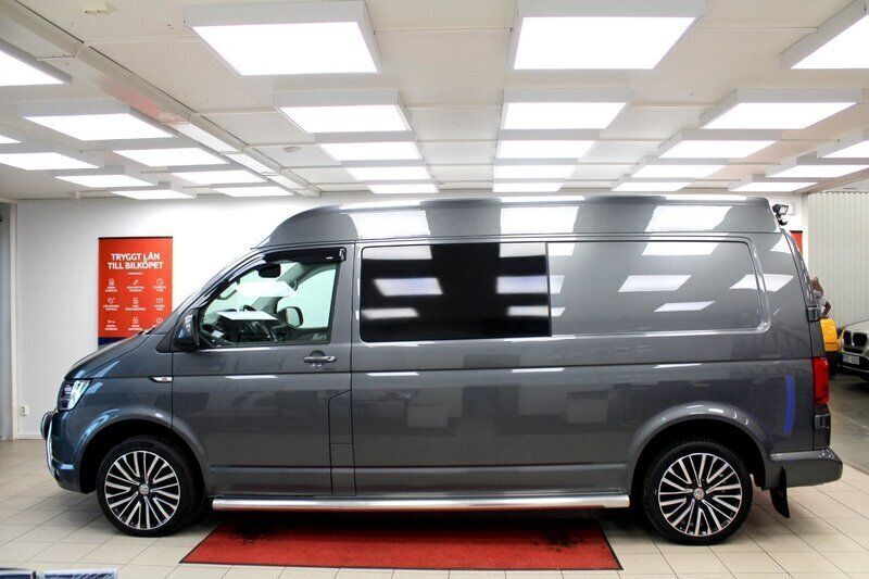 Grå Begagnad 2018 VW T6 Van | 254 900 kr (Marknadspris) - Bild 1/4