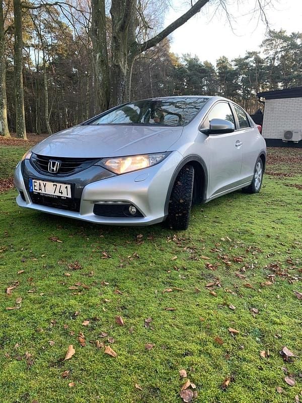 Begagnad 2012 Honda Civic Halvkombi | 126 000 kr (Marknadspris) - Bild 1/4