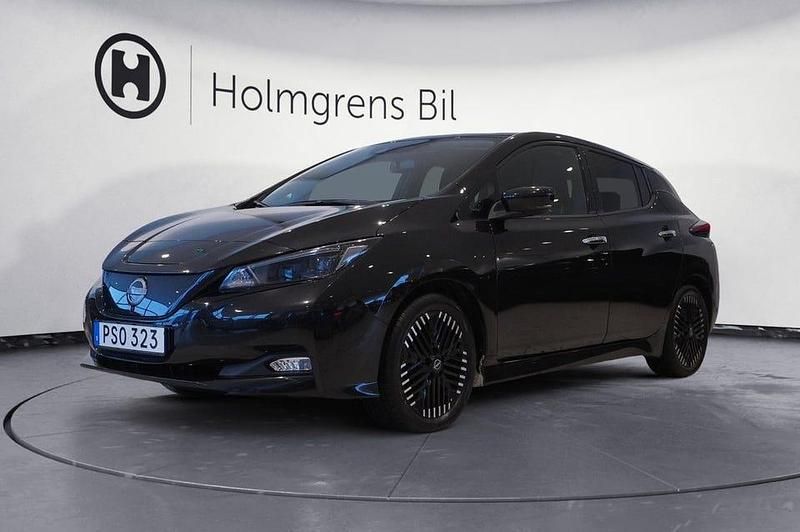 Metallic black Begagnad 2022 Nissan Leaf N-Connecta Halvkombi | 174 900 kr (Marknadspris) - Bild 1/4