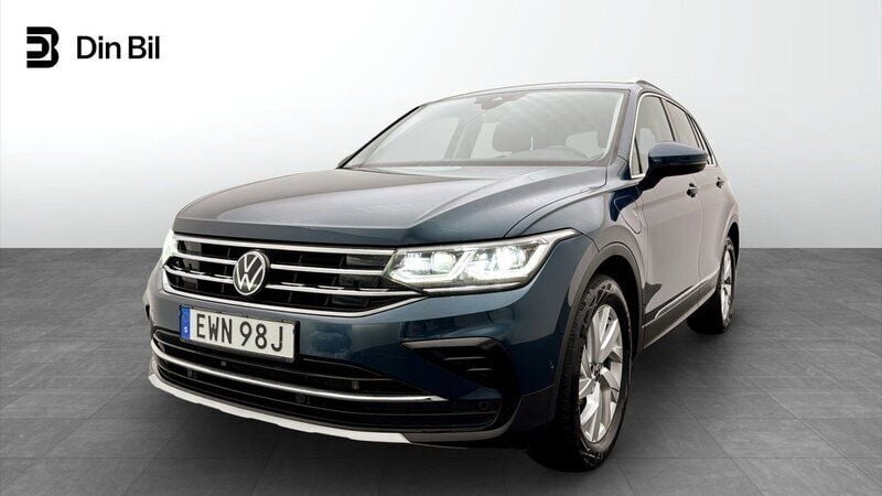 Blå (nightshade blue metallic) Begagnad 2023 VW Tiguan Elegance SUV | 369 900 kr (Marknadspris) - Bild 1/4