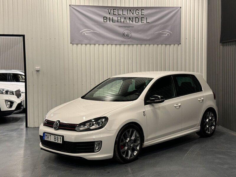 Vit Begagnad 2011 VW Golf VII Edition Halvkombi | 129 900 kr (Bra pris) - Bild 1/4