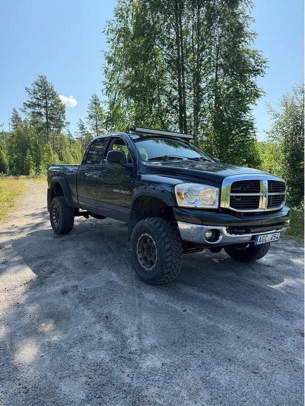 Svart Begagnad 2007 Dodge Ram Pickup | 220 000 kr (Marknadspris) - Bild 1/4