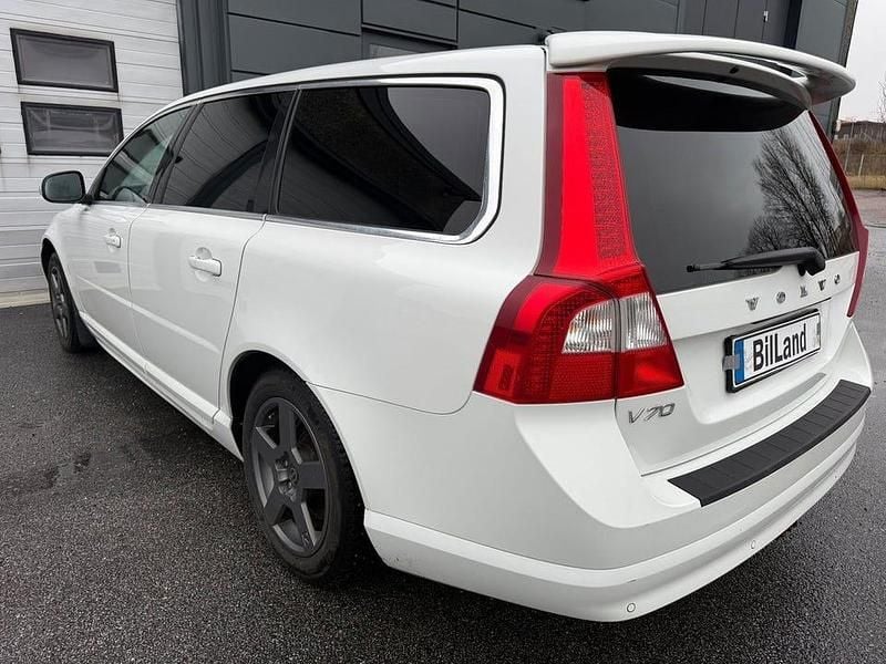 Begagnad Volvo V70 Momentum 231 HK (169 kW) 2010 Vit Kombi