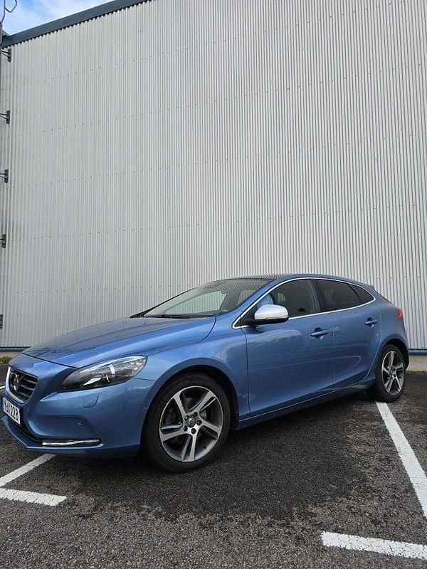 Blå Begagnad 2016 Volvo V40 Summum Kombi | 160 000 kr (Bra pris) - Bild 1/4
