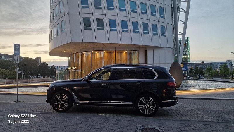 Svart Begagnad 2021 BMW X7 SUV | 685 000 kr (Bra pris) - Bild 1/4
