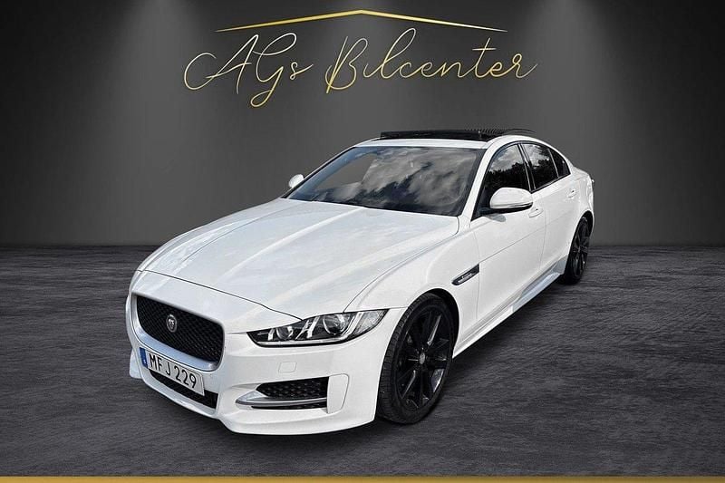 Vit Begagnad 2016 Jaguar XE R-Sport Sedan | 159 900 kr (Marknadspris) - Bild 1/4