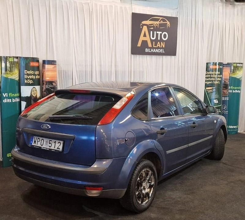 Begagnad Ford Focus 116 HK (85 kW) 2005 Blå