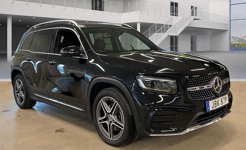 Svart Begagnad 2025 Mercedes GLB200 AMG SUV | 479 000 kr (Marknadspris) - Bild 1/4