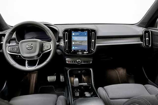 Begagnad Volvo XC40 Core 172 kW (234 HK) 2022 Blå SUV