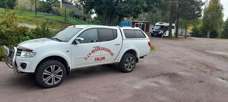 Vit Begagnad 2015 Mitsubishi L200 Pickup | 220 000 kr (Bra pris) - Bild 1/3