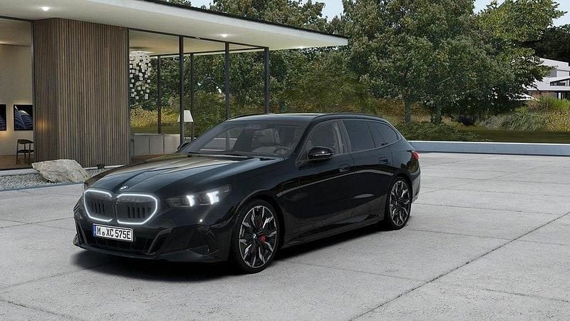 Svart Ny 2025 BMW 550e Efficient Dynamics Kombi | 1 086 700 kr (Lite dyr) - Bild 1/4