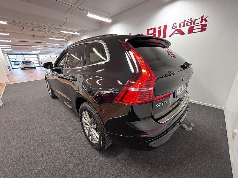 Begagnad Volvo XC60 Momentum 197 HK (144 kW) 2022 Svart SUV
