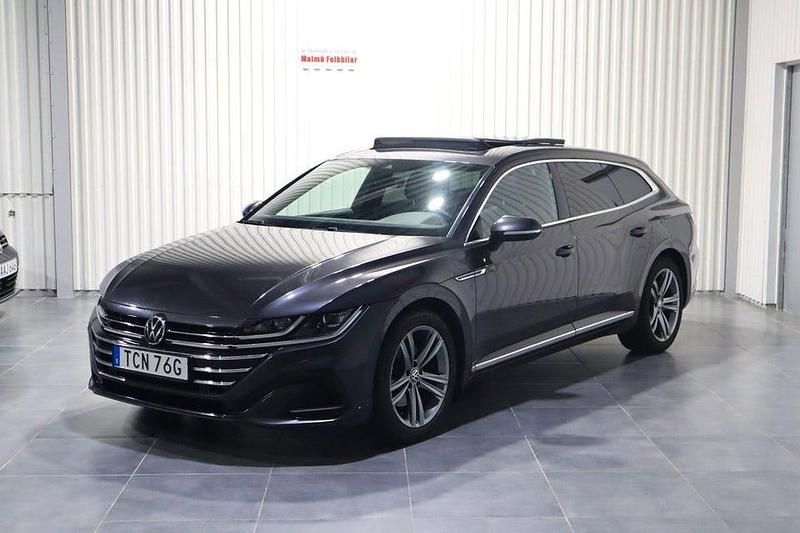 Mörkgrå (grå) Begagnad 2021 VW Arteon R Kombi | 284 900 kr (Marknadspris) - Bild 1/4