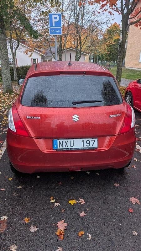 Orange Begagnad 2011 Suzuki Swift Halvkombi | 50 000 kr (Bra pris) - Bild 1/4