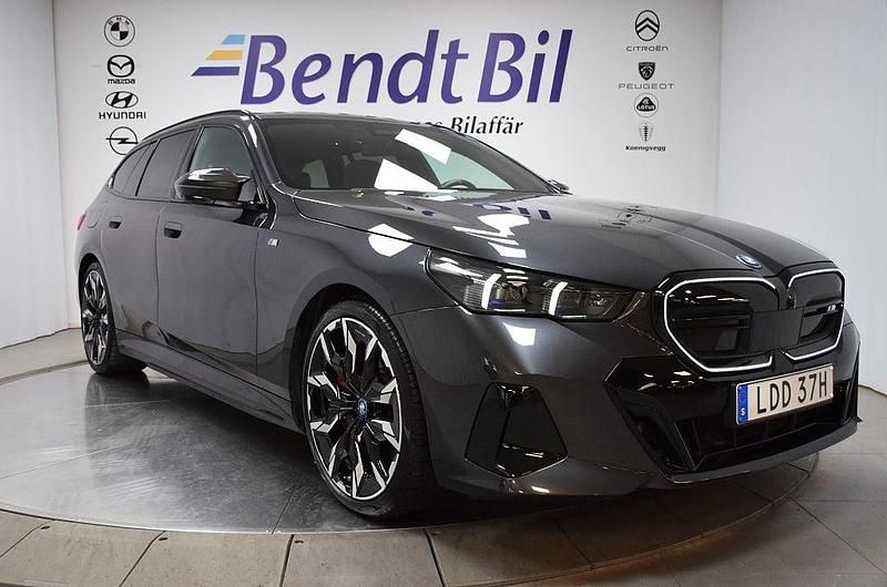 Grå Begagnad 2024 BMW i5 M Sport Sedan | 929 500 kr - Bild 1/2