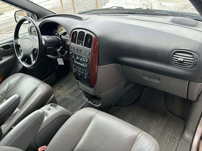 Begagnad Chrysler Grand Voyager Executive 174 HK (127 kW) 2007 Minibuss