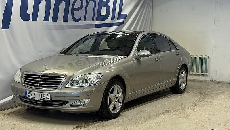 Silver Begagnad 2005 Mercedes S500L Sedan | 159 500 kr - Bild 1/4