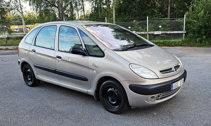 Ljusbrun (brun) Begagnad 2004 Citroën Xsara Picasso Minibuss | 22 900 kr (Lite dyr) - Bild 1/4