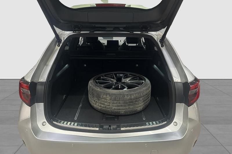 Begagnad Toyota Corolla Executive 141 HK (103 kW) 2023 Silver Kombi