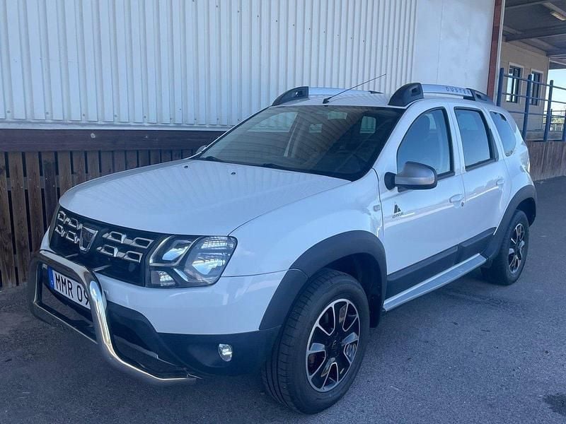 Vit Begagnad 2016 Dacia Duster Adventure SUV | 109 500 kr (Marknadspris) - Bild 1/4