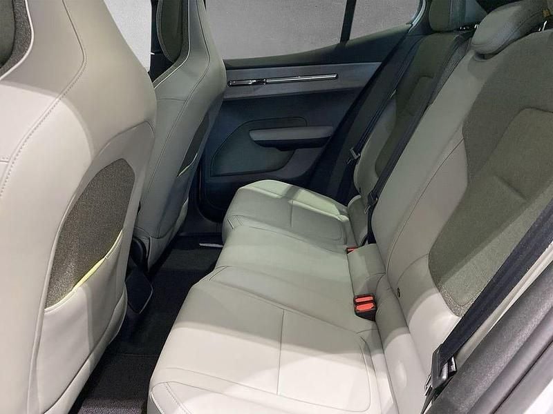 Begagnad Volvo EX30 CC Performance 319 kW (434 HK) 2025 Vit