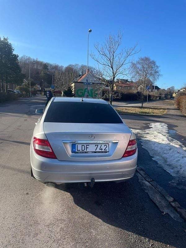 Begagnad Mercedes C180 156 HK (114 kW) 2011