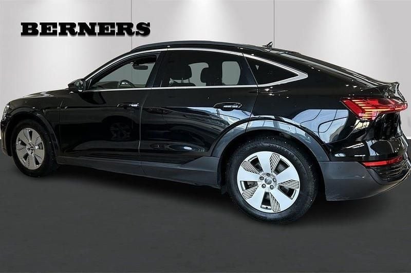 Begagnad Audi Q8 e-tron Proline 253 kW (344 HK) 2024 Svart SUV