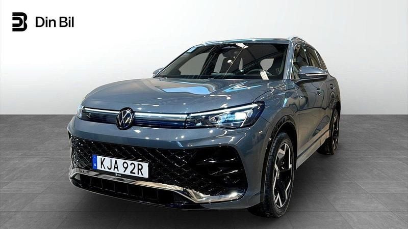 Mörkgrå Begagnad 2025 VW Tiguan R-line SUV | 499 900 kr (Lite dyr) - Bild 1/4
