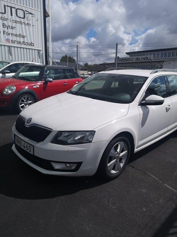 Vit Begagnad 2016 Skoda Octavia Ambition Kombi | 84 000 kr (Marknadspris) - Bild 1/4