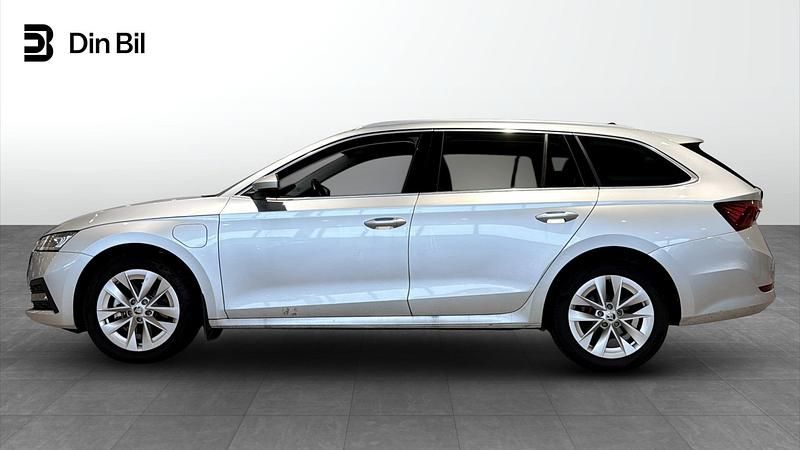 Begagnad Skoda Octavia 2024 Grå Kombi