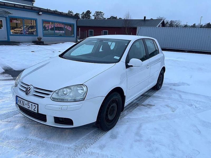 Begagnad VW Golf VI Trendline 102 HK (75 kW) 2008 Vit Halvkombi