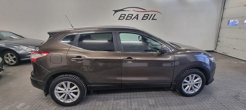 Brun Begagnad 2015 Nissan Qashqai SUV | 99 900 kr (Bra pris) - Bild 1/4