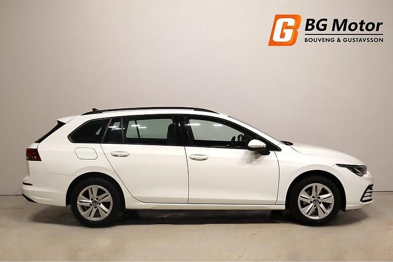 Begagnad VW Golf VIII 131 HK (96 kW) 2021 Vit Kombi