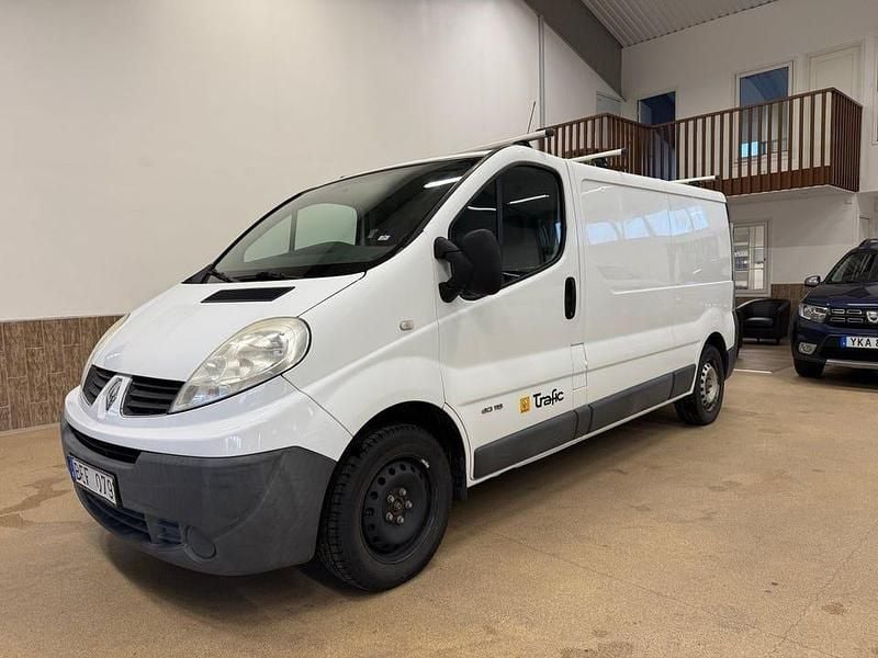 Vit Begagnad 2011 Renault Trafic Minibuss | 79 900 kr (Marknadspris) - Bild 1/4