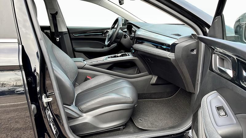 Begagnad MG MG5 EV Luxury 130 kW (177 HK) 2022 Svart (black) Kombi